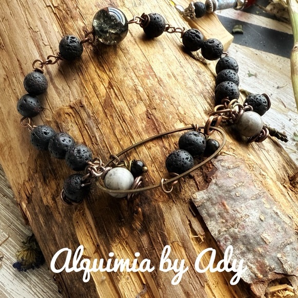 Lava rock statement bracelet - Picture 1 of 1